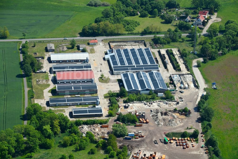Luftaufnahme Altlandsberg - Tierzucht- Stallanlagen Tierzucht für die Fleischproduktion in Altlandsberg im Bundesland Brandenburg, Deutschland