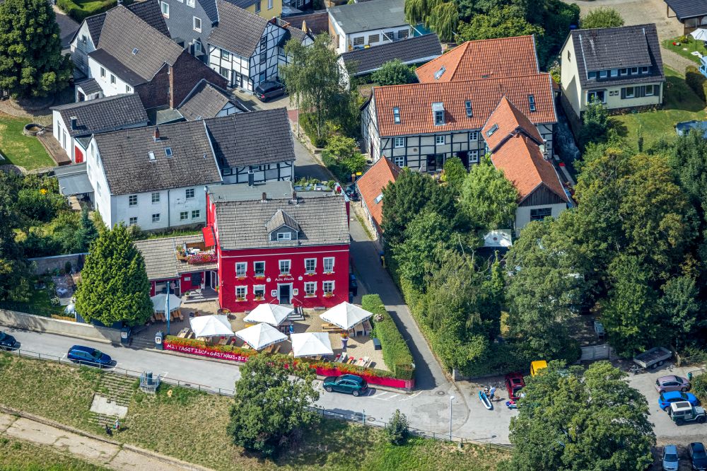 Luftbild Kettwig - Tische und Sitzbänke der Freiluft- Gaststätte Alte Fähre in Kettwig im Bundesland Nordrhein-Westfalen, Deutschland