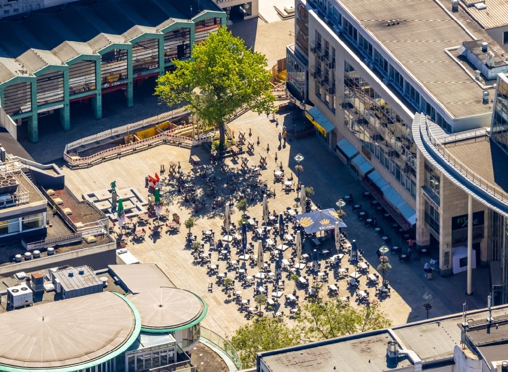 Luftbild Dortmund - Tische und Sitzbänke der Freiluft- Gaststätten auf dem Markt in Dortmund im Bundesland Nordrhein-Westfalen, Deutschland