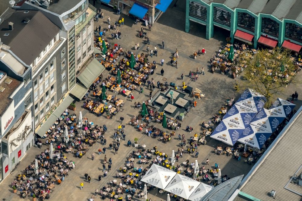 Luftbild Dortmund - Tische und Sitzbänke der Freiluft- Gaststätten auf dem Platz Alter Markt in Dortmund im Bundesland Nordrhein-Westfalen