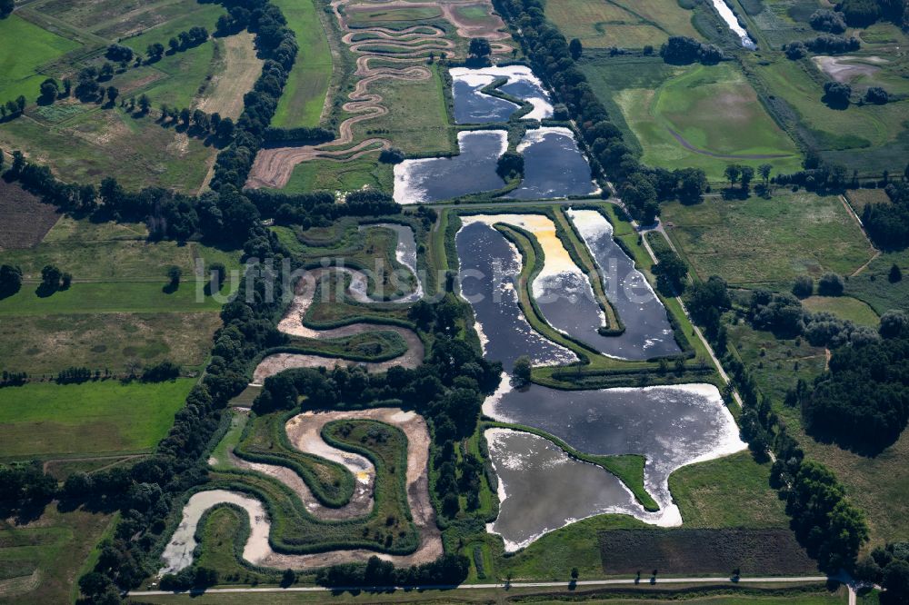 Luftaufnahme Braunschweig - Tümpel und Morast- Wasseroberfläche in einer Teichlandschaft Braunschweiger Rieselfelder in Braunschweig im Bundesland Niedersachsen, Deutschland
