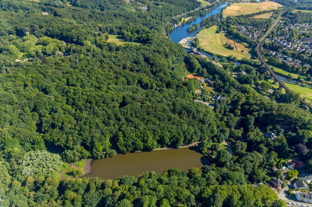Witten aus der Vogelperspektive: Tümpel- und Teich Oase Hammerteich in Witten im Bundesland Nordrhein-Westfalen, Deutschland