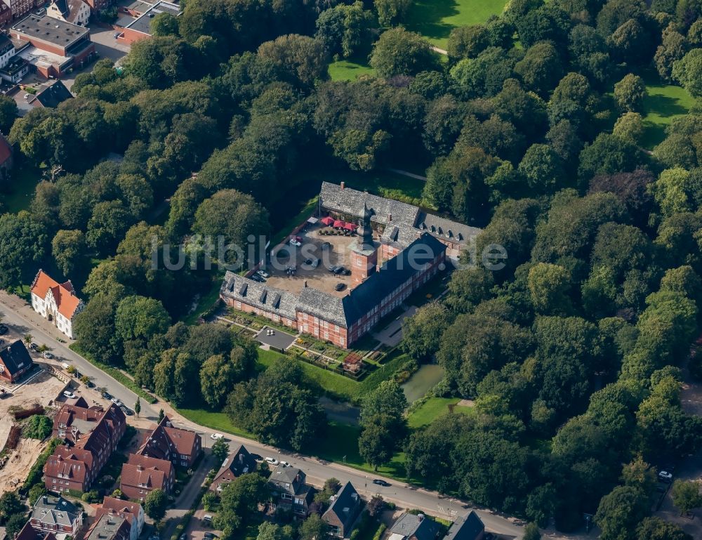 Husum von oben - Torhaus und Schloss vor Husum in Husum im Bundesland Schleswig-Holstein, Deutschland
