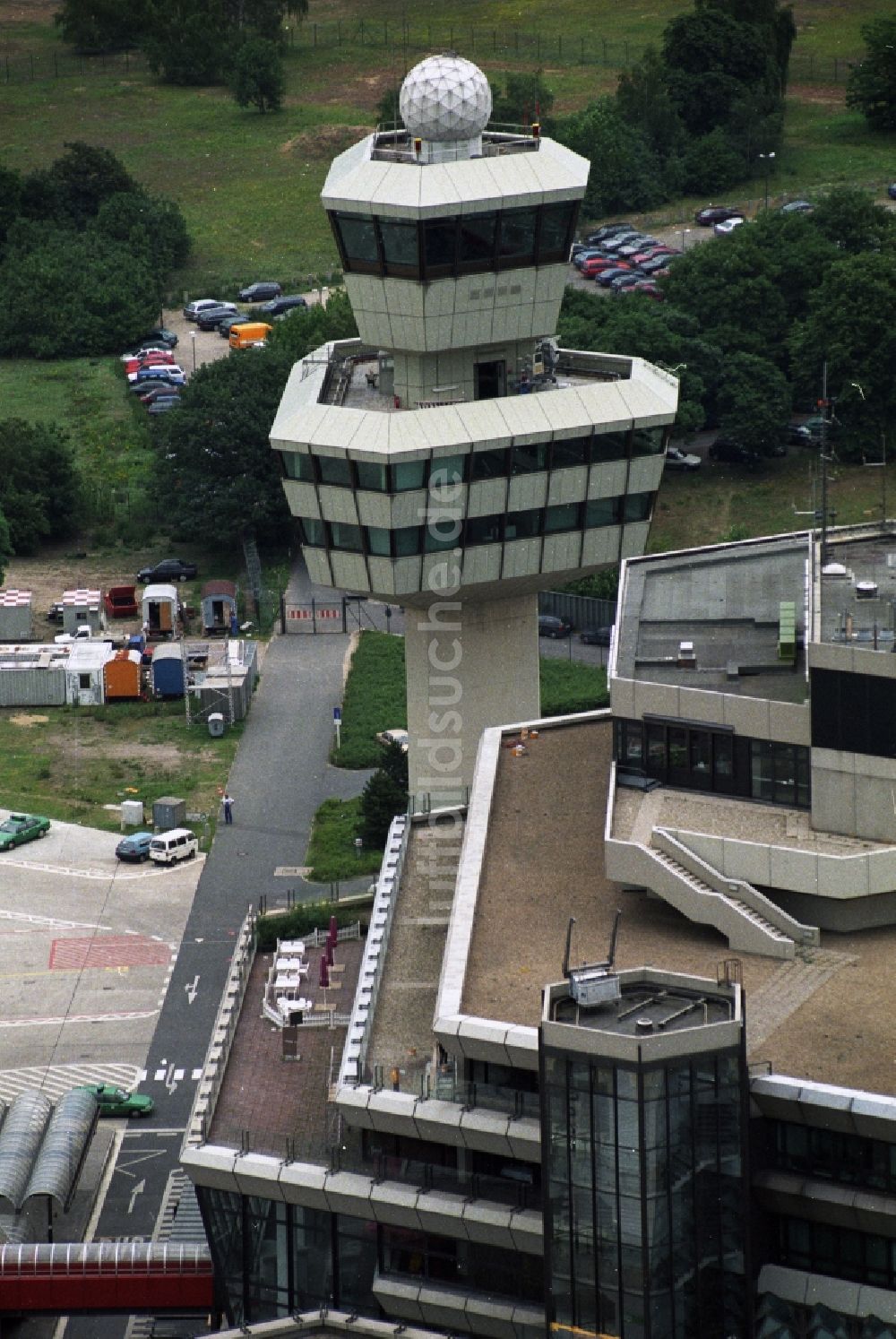 Berlin Tegel von oben - Tower der Deutschen Flugsicherung DFS auf dem Flughafen Berlin Tegel TXL