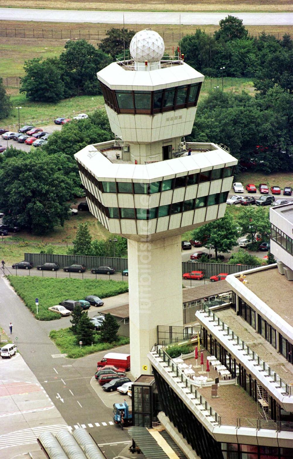 Berlin-Tegel aus der Vogelperspektive: Tower auf dem Flughafen Tegel in Berlin.