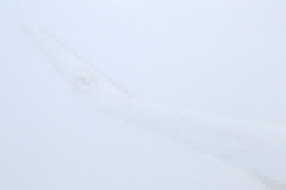 Feldberg (Schwarzwald) aus der Vogelperspektive: Tragfläche und Winglet eines Passagierflugzeugs der Lufthansa Cityline im Flug über dem Schwarzwald im Bundesland Baden-Württemberg, Deutschland