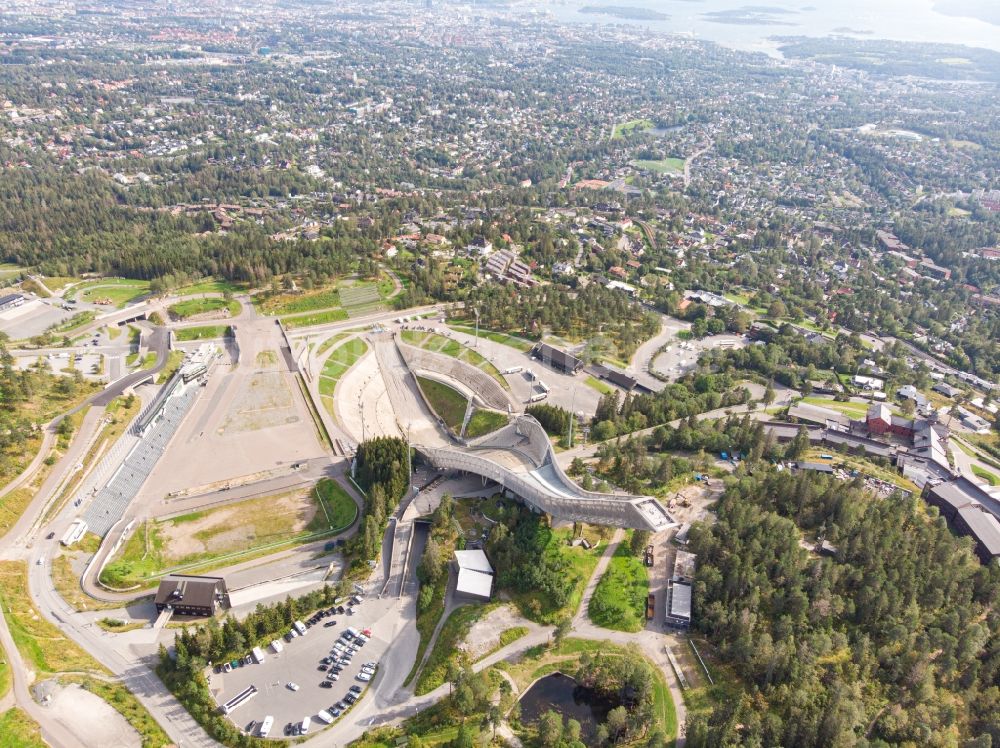 Oslo von oben - Trainings- und Leistungssportzentrum der Sprungschanze Holmenkollbakken in Oslo in Norwegen