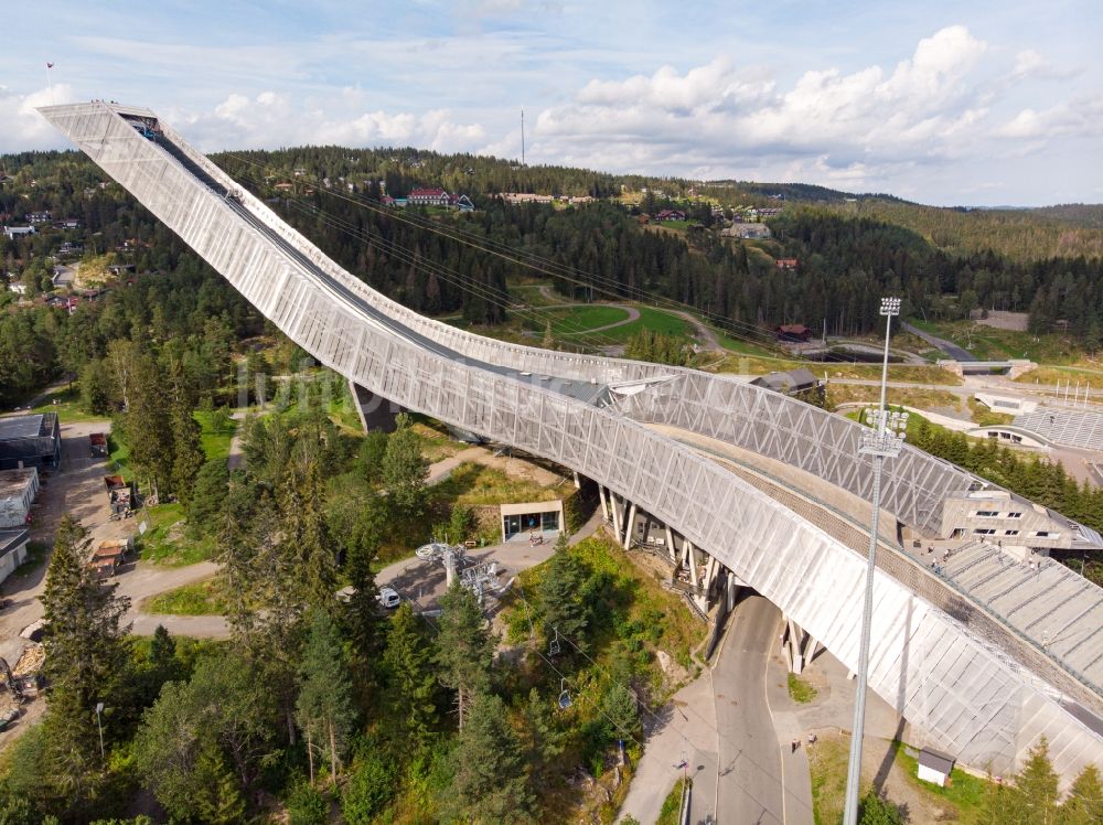 Luftaufnahme Oslo - Trainings- und Leistungssportzentrum der Sprungschanze Holmenkollbakken in Oslo in Norwegen