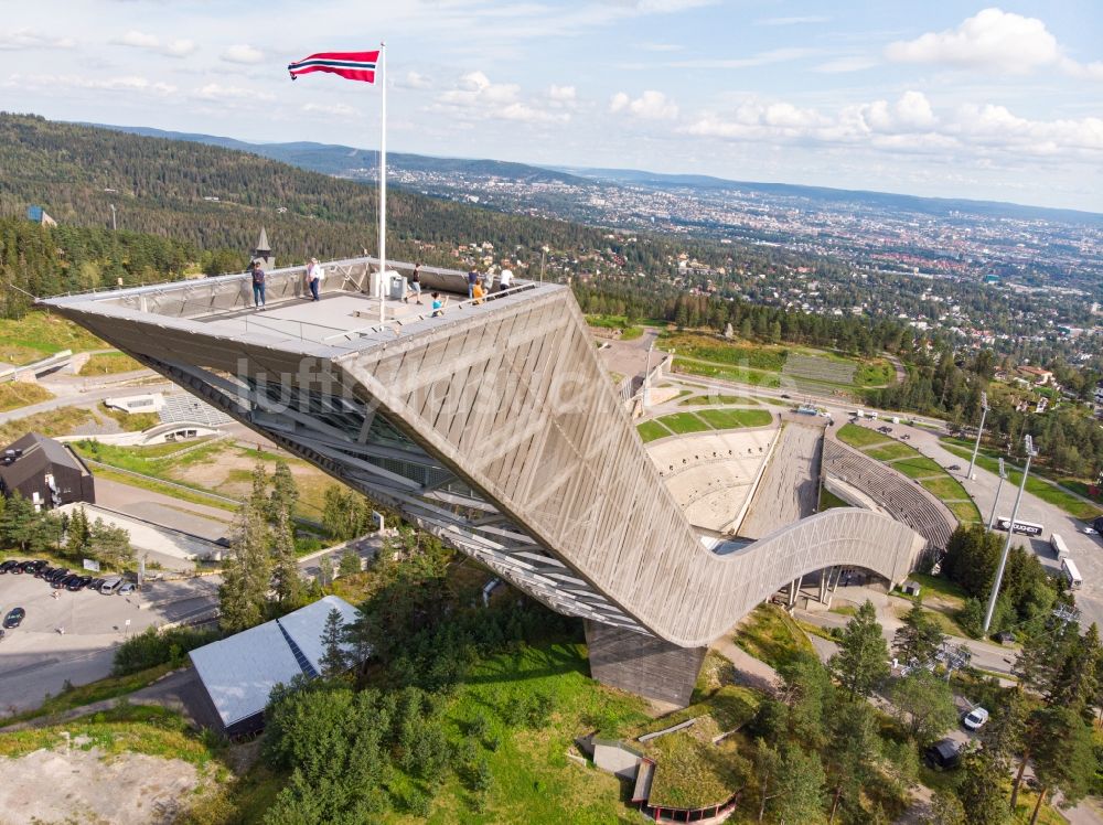 Oslo von oben - Trainings- und Leistungssportzentrum der Sprungschanze Holmenkollbakken in Oslo in Norwegen