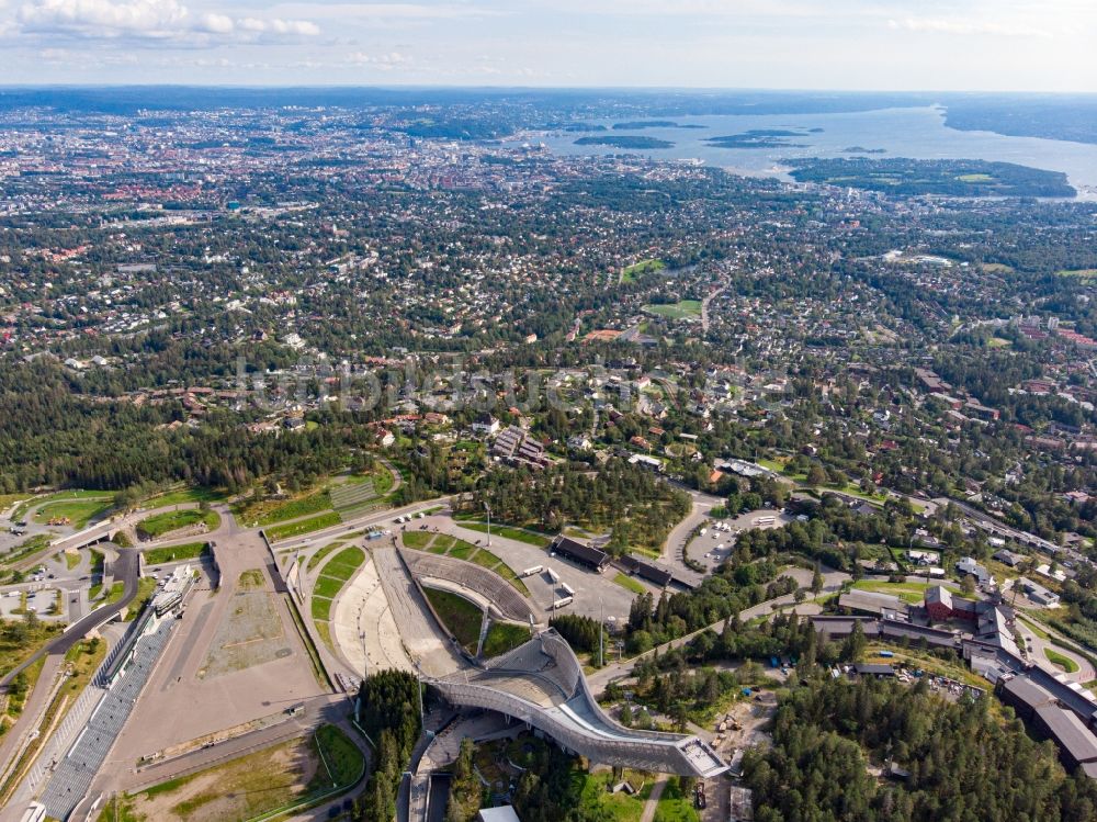 Oslo aus der Vogelperspektive: Trainings- und Leistungssportzentrum der Sprungschanze Holmenkollbakken in Oslo in Norwegen