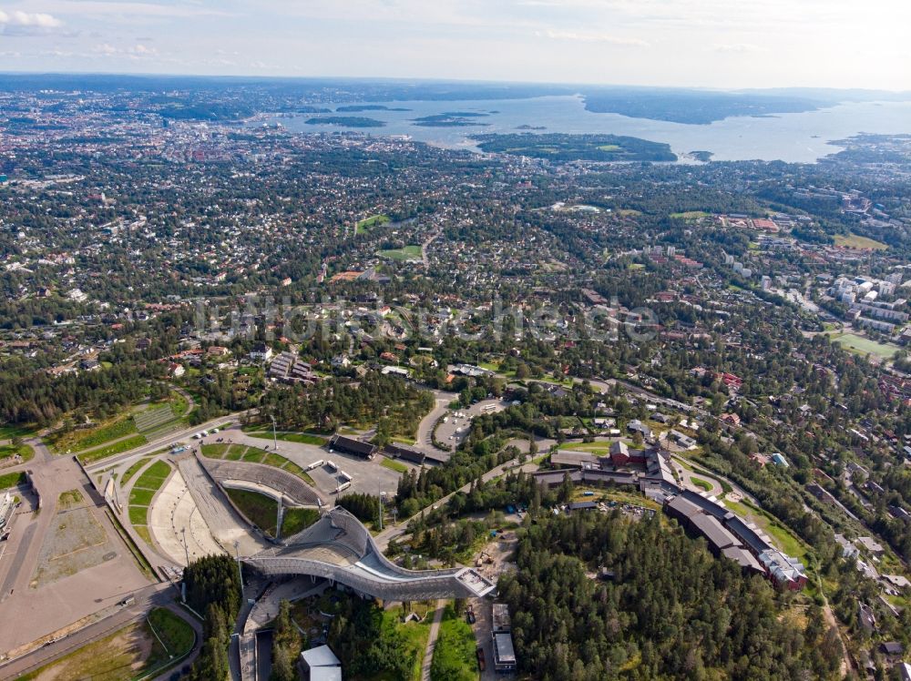 Luftbild Oslo - Trainings- und Leistungssportzentrum der Sprungschanze Holmenkollbakken in Oslo in Norwegen