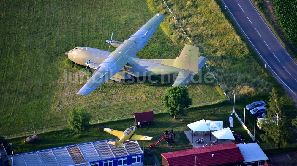 Ballenstedt aus der Vogelperspektive: Transall C-160 auf dem Flugplatz Ballenstedt im Bundesland Sachsen-Anhalt, Deutschland