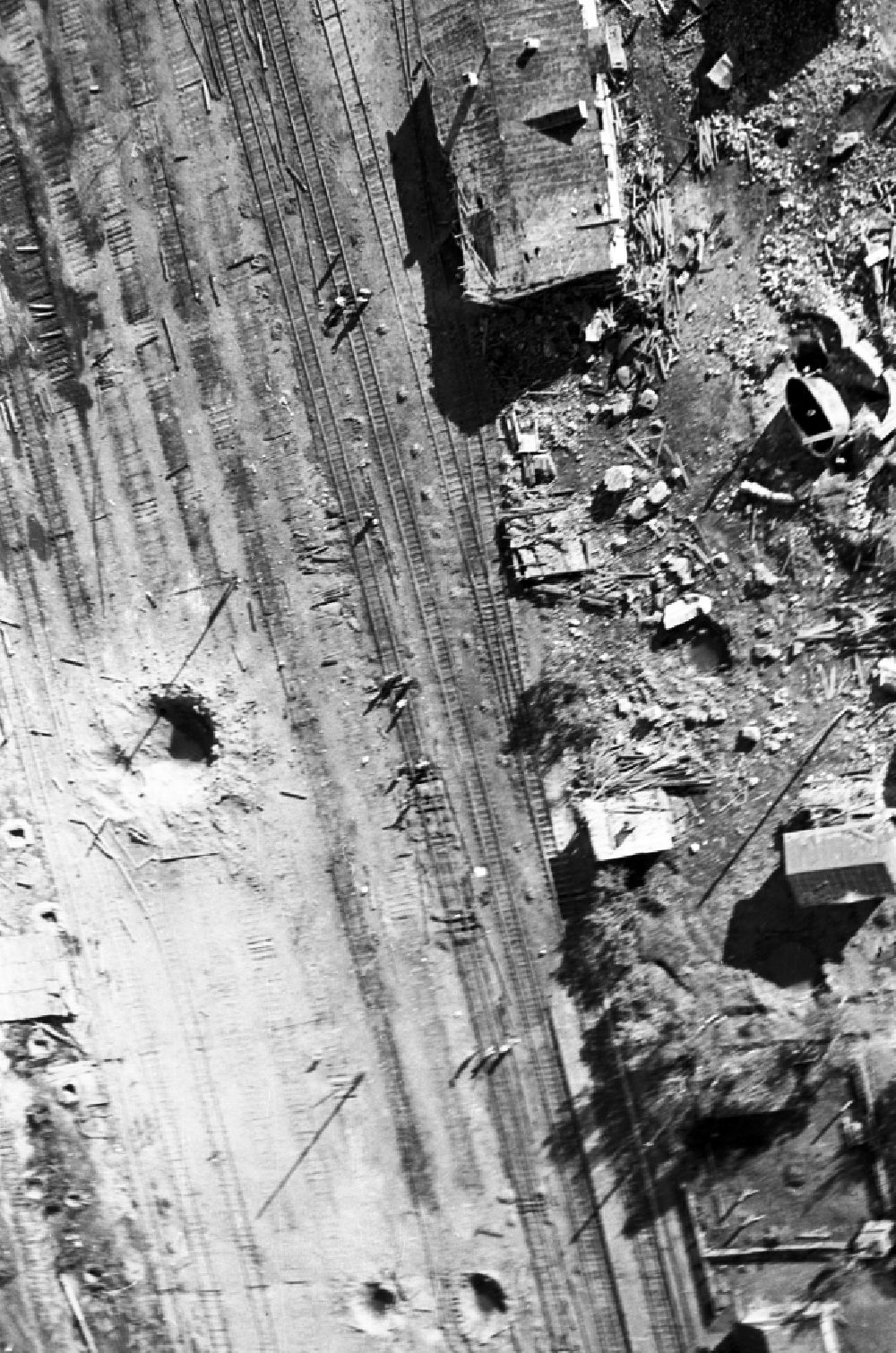Luftaufnahme Luhansk - Treffer und Schadensdokumentation von Angriffen der deutschen Luftwaffe in Luhansk in Ukraine
