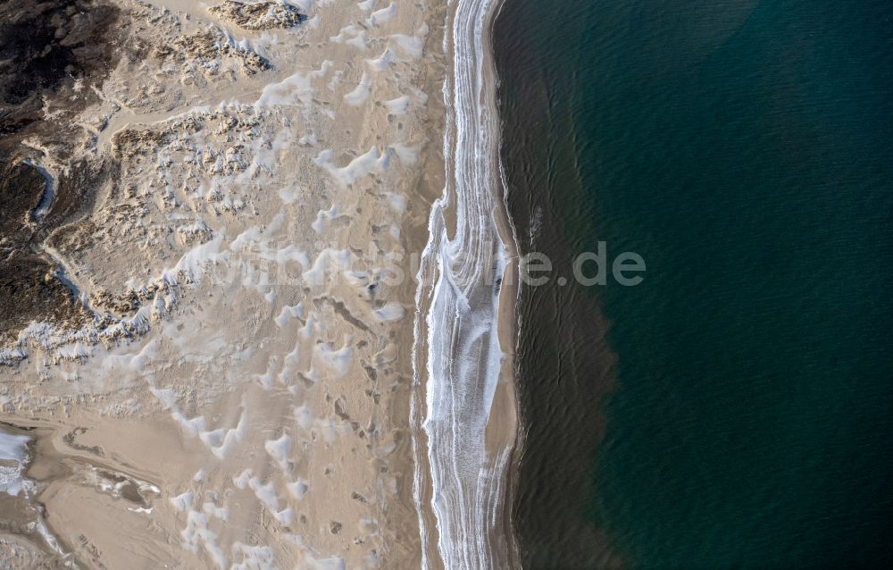 Luftaufnahme Spiekeroog - Treibeis - Schollen vor der Nordsee- Insel in Spiekeroog im Bundesland Niedersachsen, Deutschland