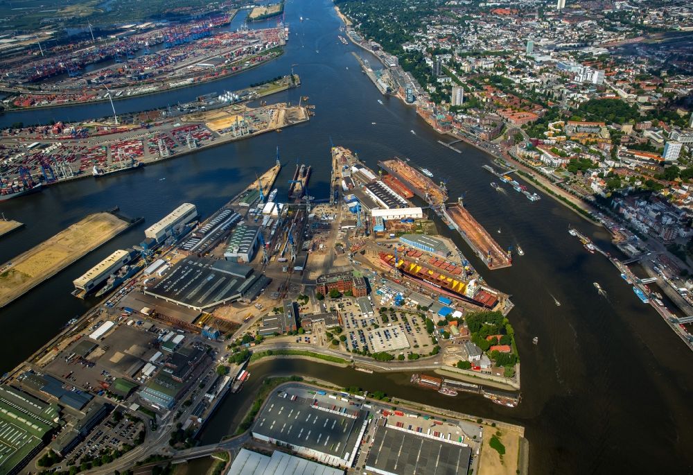 Luftbild Hamburg - Trockendock mit Schiffsrumpf der LIVERPOOL EXPRESS auf dem Blohm und Voss Dock Elbe in Hamburg
