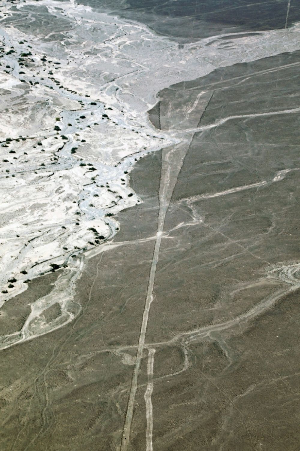 Luftbild Nazca - Trockenwüsten- Landschaft in Nazca in Ica, Peru