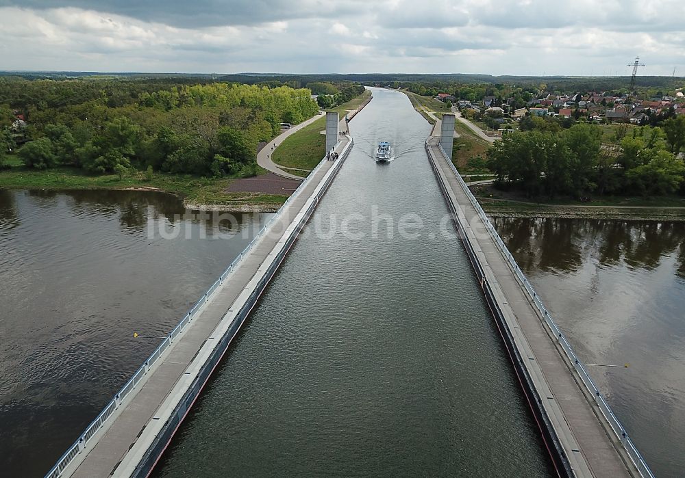 Hohenwarthe aus der Vogelperspektive: Trogbrücke am Wasserstraßenkreuz MD bei Hohenwarthe in Sachsen-Anhalt