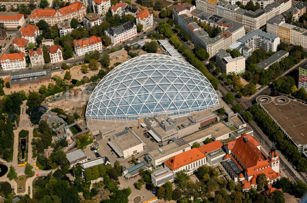 Leipzig von oben - Tropenhalle Gondwanaland im Zoo in Leipzig im Bundesland Sachsen