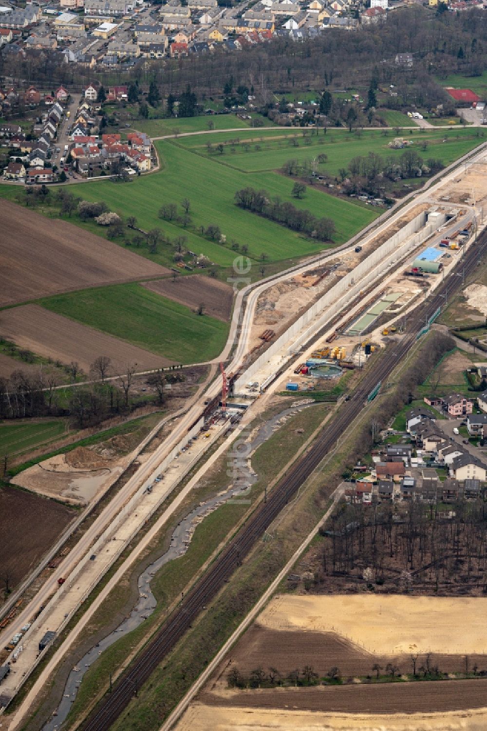 Luftaufnahme Rastatt - Tunnelbaustelle zum Neubau der ICE Strecke im Streckennetz der Deutschen Bahn in Rastatt im Bundesland Baden-Württemberg, Deutschland