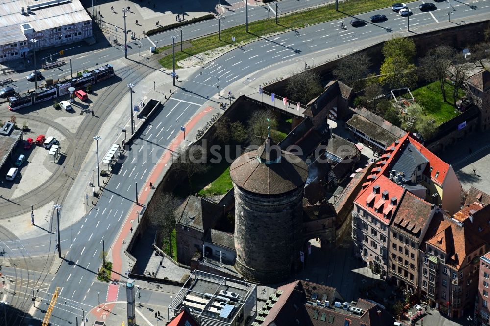 Nürnberg von oben - Turm- Bauwerk Frauentorturm in Nürnberg im Bundesland Bayern, Deutschland
