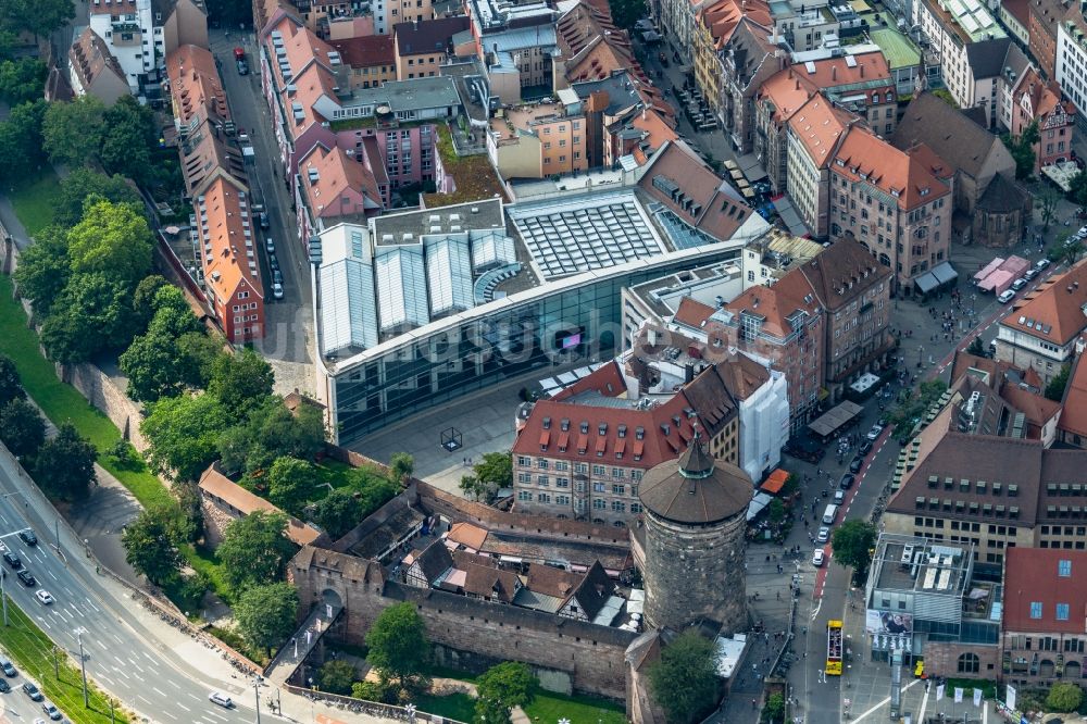 Luftbild Nürnberg - Turm- Bauwerk Frauentorturm Rest der ehemaligen, historischen Stadtmauer in Nürnberg im Bundesland Bayern, Deutschland