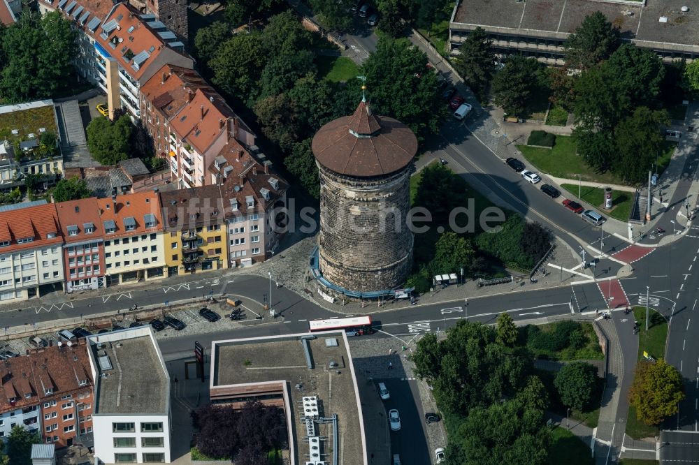Luftbild Nürnberg - Turm- Bauwerk Laufer Torturm Rest der ehemaligen, historischen Stadtmauer am Laufer Tor in Nürnberg im Bundesland Bayern, Deutschland