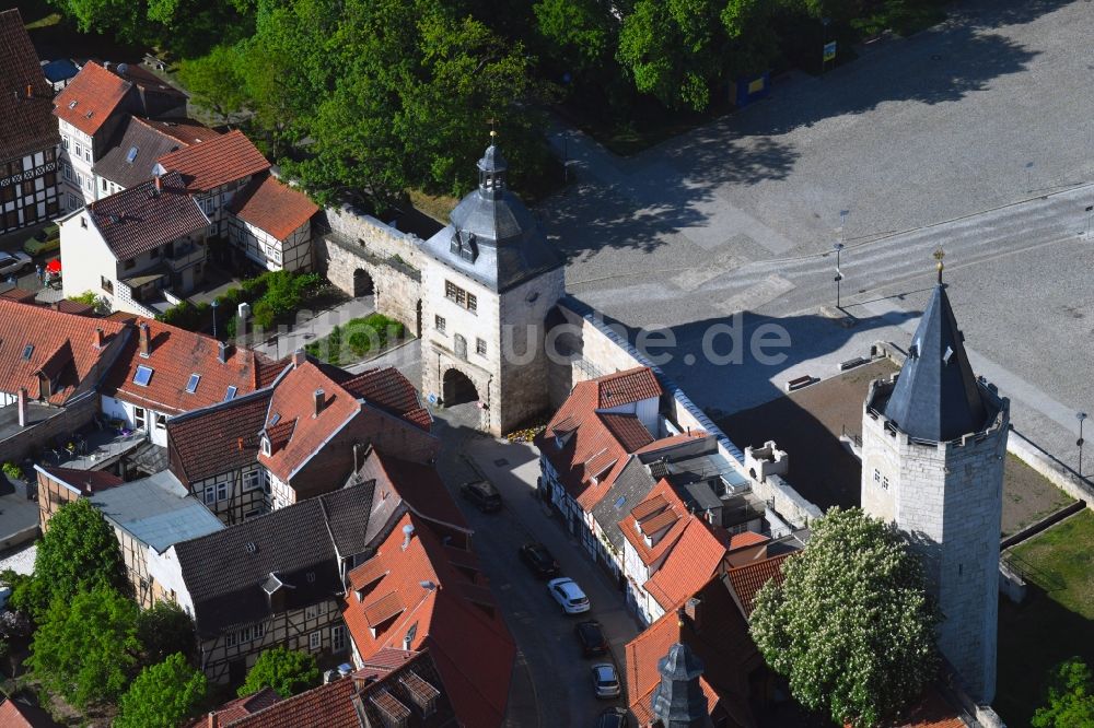 Luftbild Mühlhausen - Turm- Bauwerk und Wehranlage am Frauentor Rest der ehemaligen, historischen Stadtmauer in Mühlhausen im Bundesland Thüringen, Deutschland