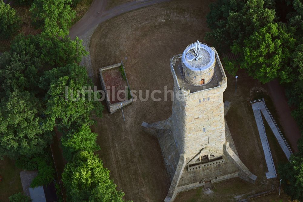 Luftbild Glauchau - Turmbauwerk des Bismarckturmes - Aussichtsturmes in Glauchau im Bundesland Sachsen, Deutschland