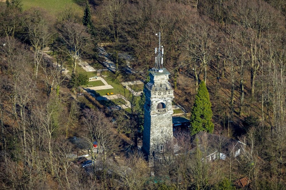 Velbert aus der Vogelperspektive: Turmbauwerk des Bismarckturmes - Aussichtsturmes im Ortsteil Langenberg in Velbert im Bundesland Nordrhein-Westfalen, Deutschland