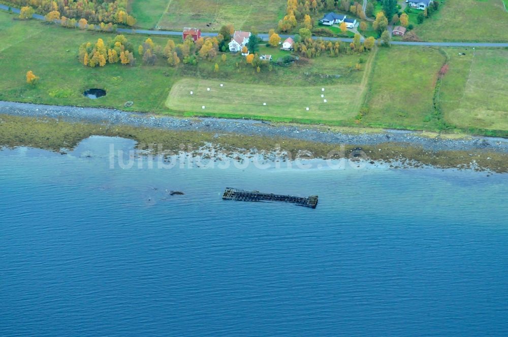 Luftaufnahme Tromso - Ufer der Insel Hakoya der Kommune Tromso in der Provinz Troms in Norwegen