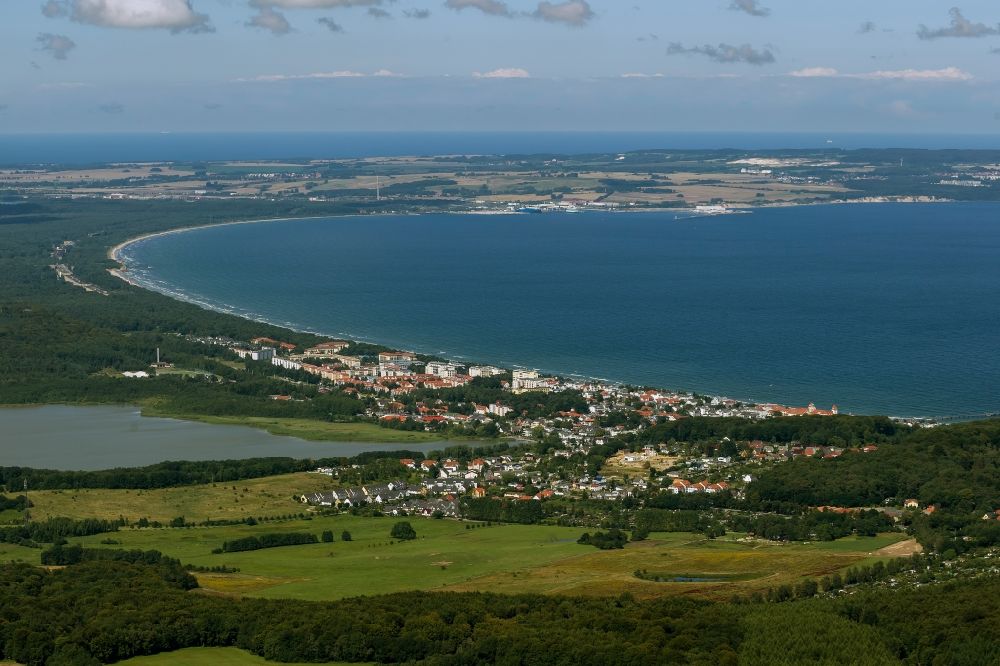 Binz von oben - Ufer der Ostsee in Binz auf der Insel Rügen in Mecklenburg-Vorpommern