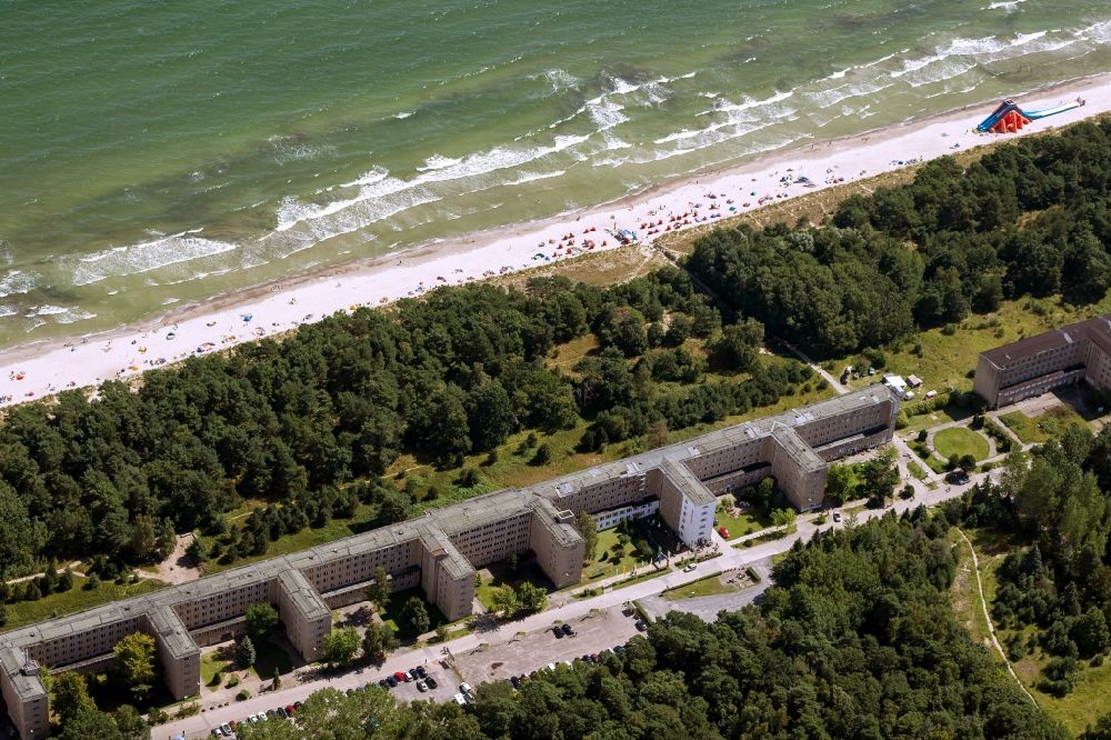Prora aus der Vogelperspektive: Ufer der Ostsee in Prora auf der Insel Rügen in Mecklenburg-Vorpommern