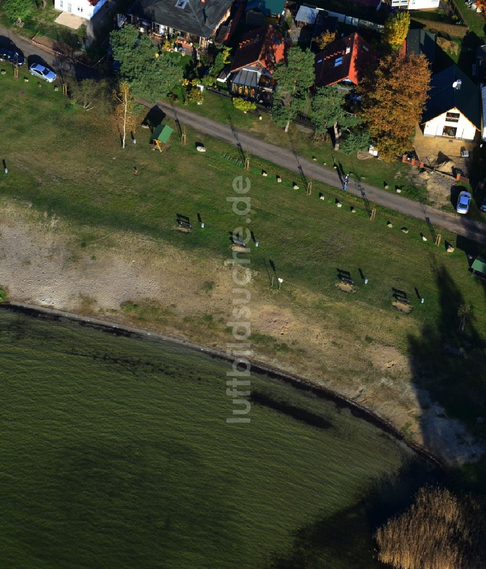 Oberuckersee aus der Vogelperspektive: Ufer zur Bucht Große Lanke in Oberuckersee im Bundesland Brandenburg