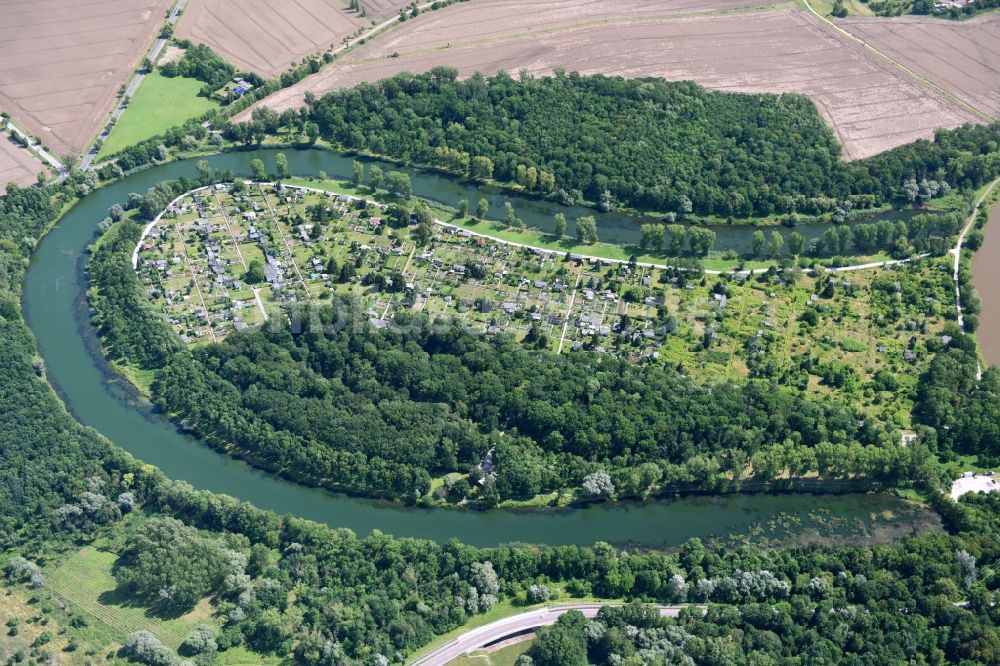 Groß Rosenburg von oben - Uferbereiche am Alte Saale Flußverlauf in Groß Rosenburg im Bundesland Sachsen-Anhalt, Deutschland