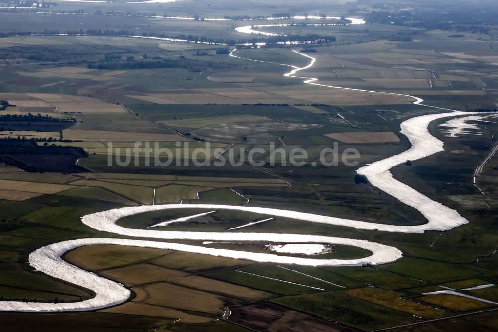 Meggerdorf aus der Vogelperspektive: Uferbereiche Alte Sorge Flußverlauf in Meggerdorf im Bundesland Schleswig-Holstein, Deutschland
