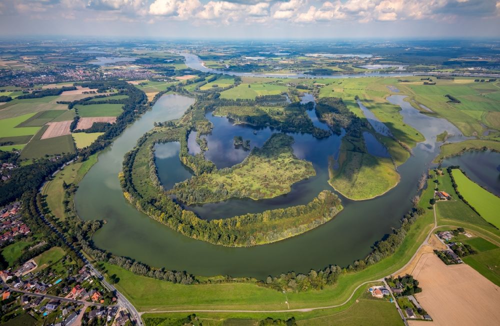 Luftaufnahme Birten - Uferbereiche am Alter Rhein Flußverlauf in Birten im Bundesland Nordrhein-Westfalen, Deutschland