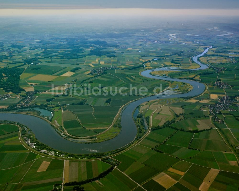 Oberzeitldorn aus der Vogelperspektive: Uferbereiche am Donau- Flussverlauf in Oberzeitldorn im Bundesland Bayern, Deutschland