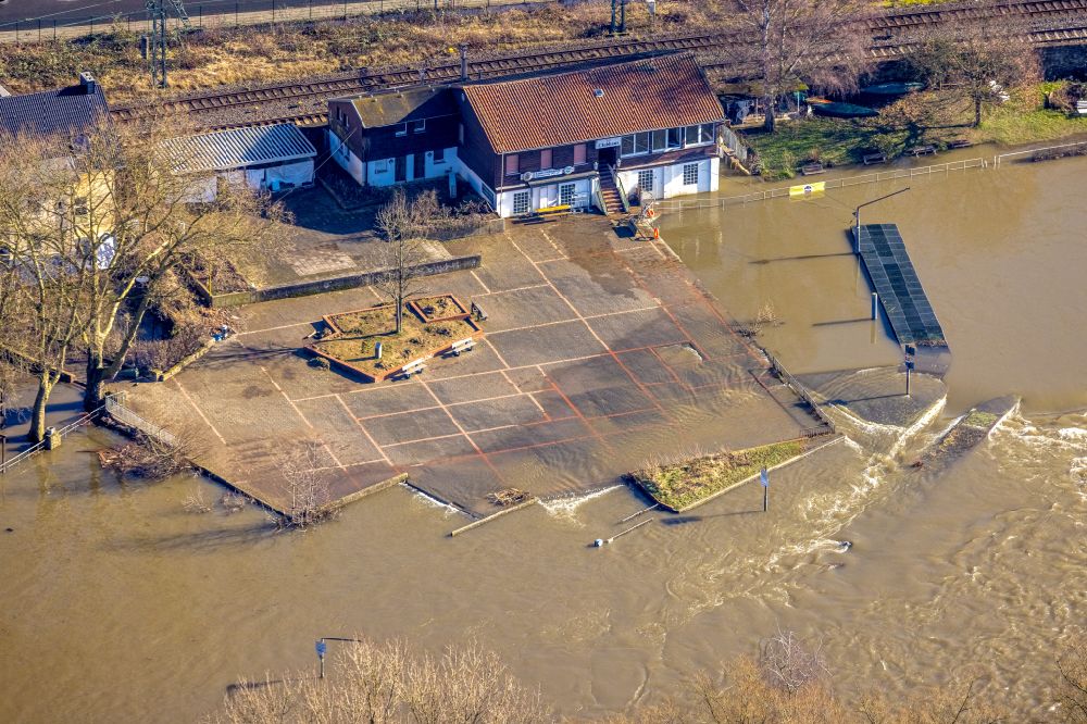 Luftaufnahme Bochum - Uferbereiche mit durch Hochwasser- Pegel überflutetem Flussbett der Ruhr in Bochum im Bundesland Nordrhein-Westfalen, Deutschland