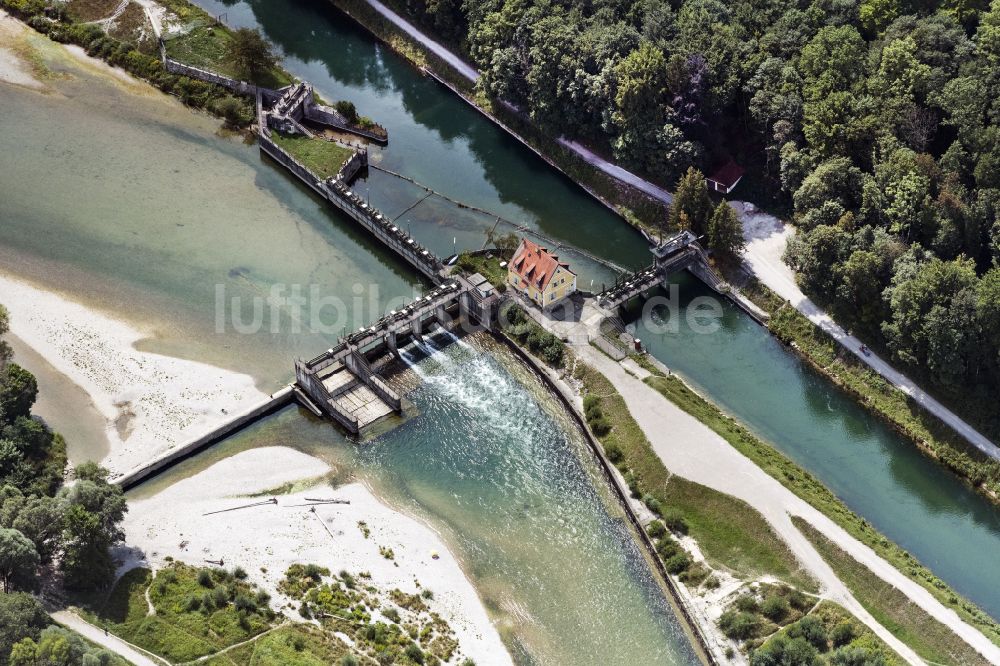 Luftbild Großhesselohe - Uferbereiche mit durch Niedrig- Wasser- Pegel freigelegten Flußbett der Isar in Großhesselohe im Bundesland Bayern, Deutschland
