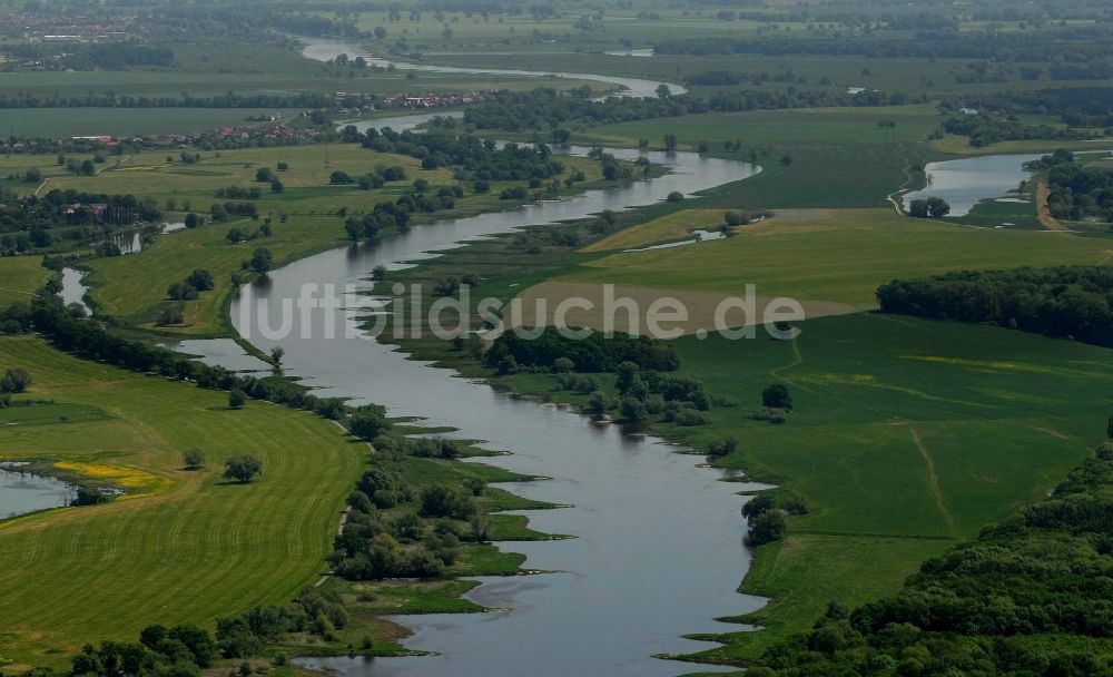 Luftaufnahme Apollensdorf - Uferbereiche am Elbe - Flußverlauf in Apollensdorf im Bundesland Sachsen-Anhalt, Deutschland