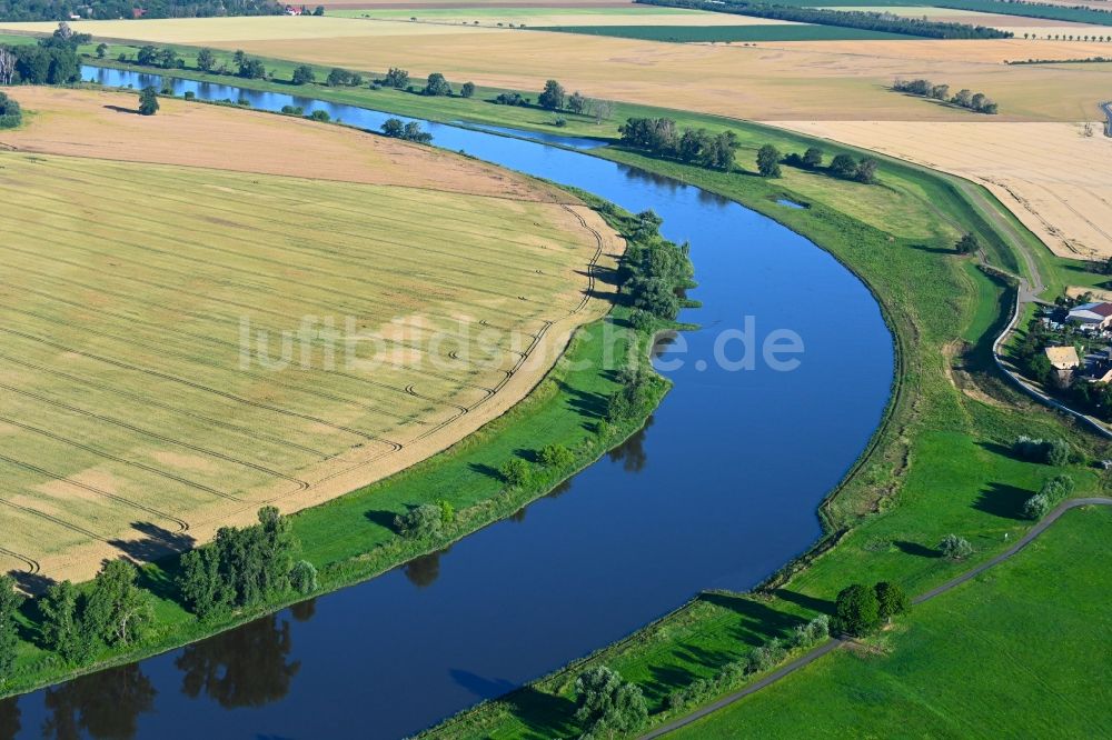 Luftbild Stehla - Uferbereiche am Elbe - Flußverlauf in Stehla im Bundesland Sachsen, Deutschland