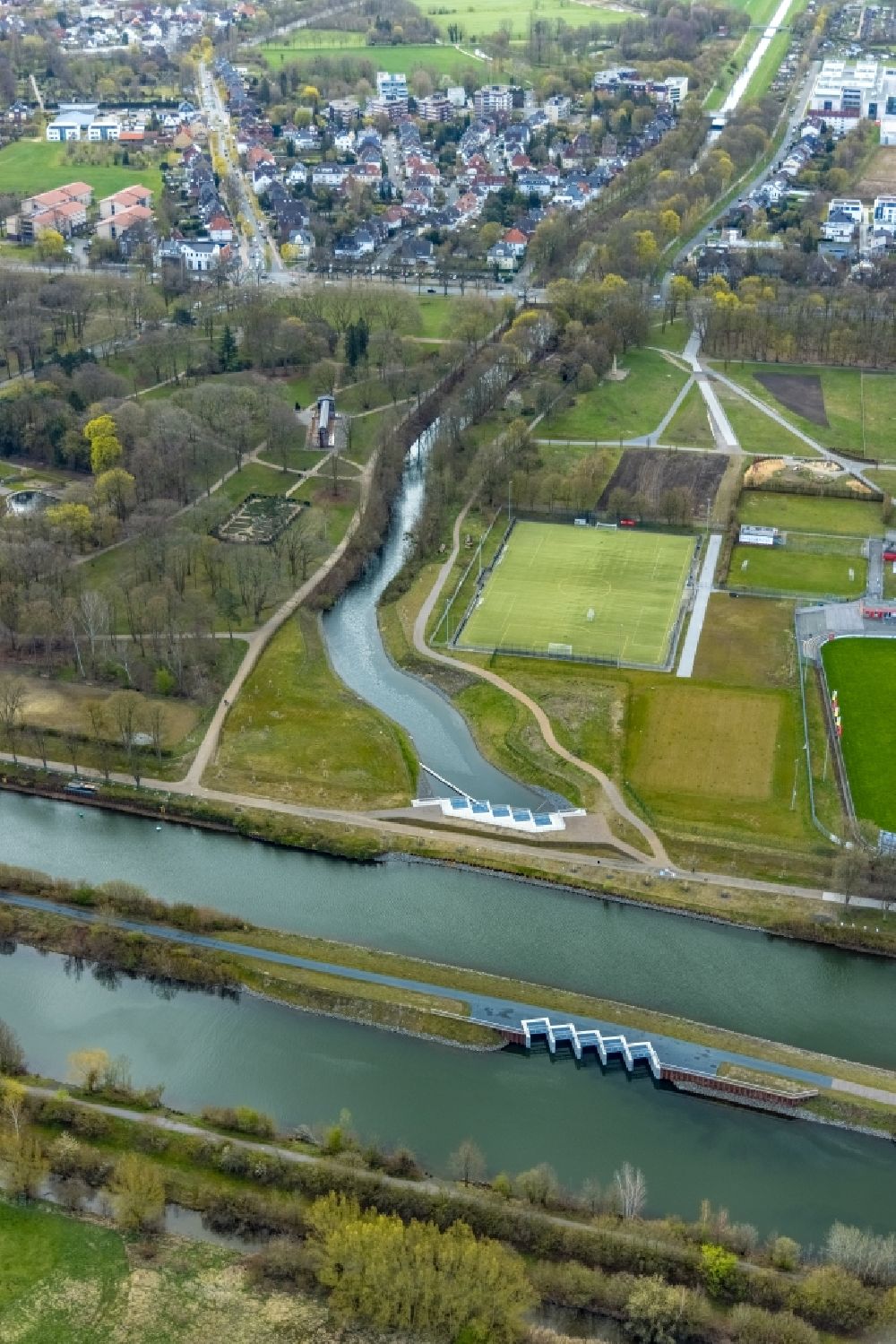 Luftbild Hamm - Uferbereiche entlang der Fluß- Mündung des Datteln-Hamm-Kanal und der Ahse im Ortsteil Heessen in Hamm im Bundesland Nordrhein-Westfalen, Deutschland