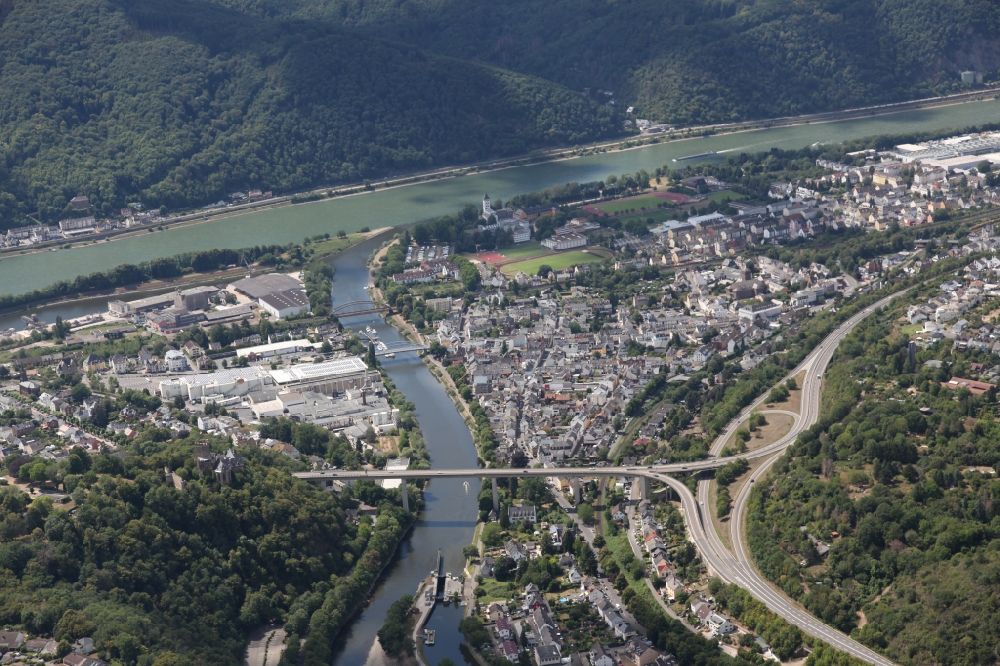 Luftbild Lahnstein - Uferbereiche entlang der Fluß- Mündung der Lahn in den Rhein in Koblenz- Lahnstein im Bundesland Rheinland-Pfalz, Deutschland