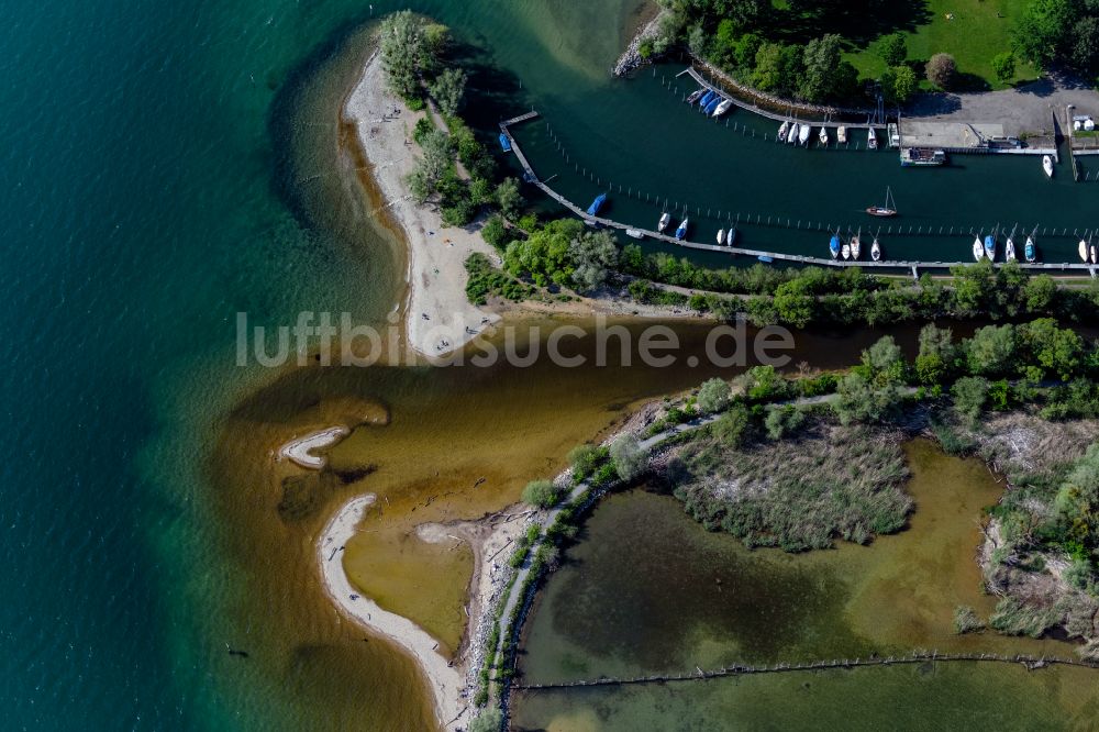 Luftaufnahme Zech - Uferbereiche entlang der Fluss- Mündung der Leiblach in den Bodensee in Zech in Vorarlberg, Österreich