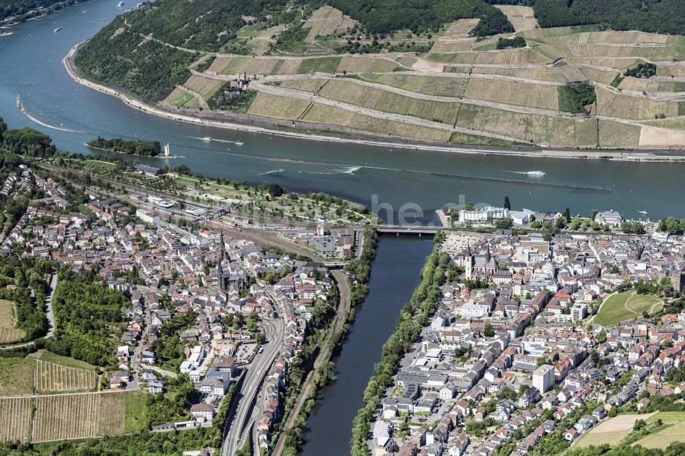Bingen am Rhein von oben - Uferbereiche entlang der Fluß- Mündung der Nahe in den Rhein in Bingen am Rhein im Bundesland Rheinland-Pfalz, Deutschland