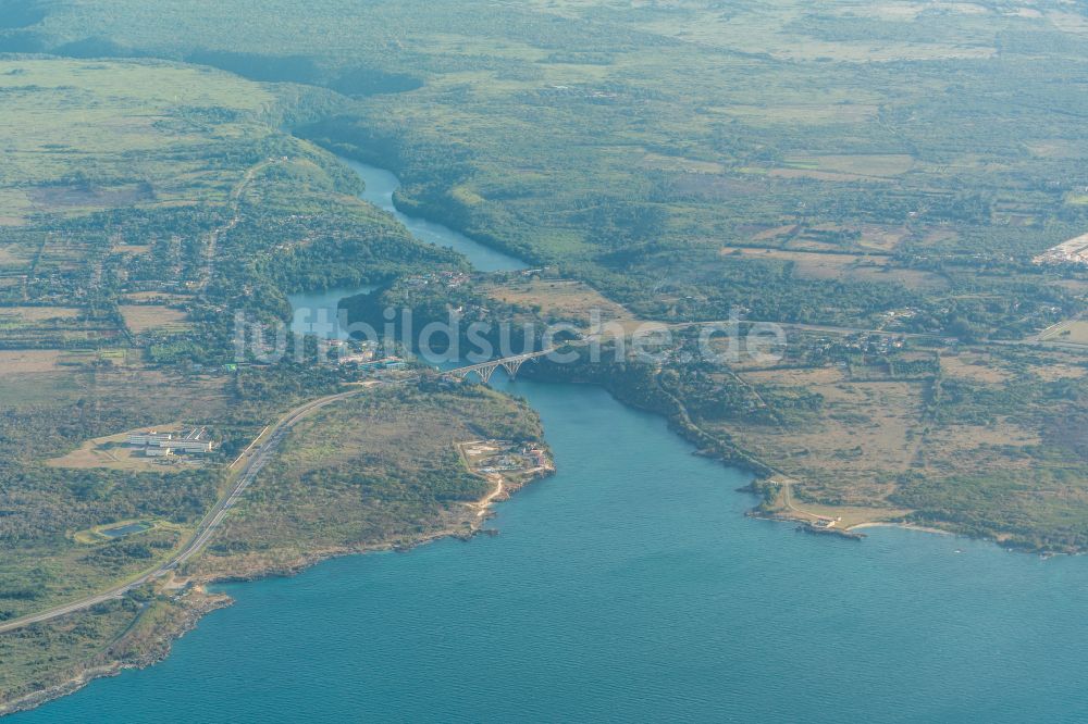 Luftbild Matanzas - Uferbereiche entlang der Fluß- Mündung Rio Canimar Parc in Matanzas in Provinz Matanzas, Kuba