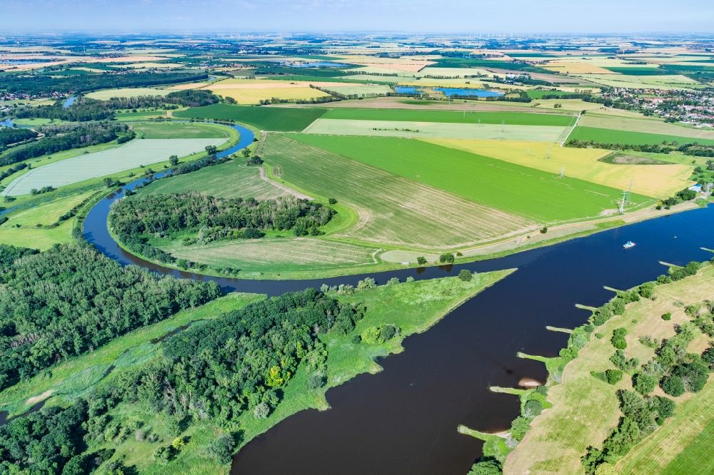 Luftbild Barby (Elbe) - Uferbereiche entlang der Fluß- Mündung Saale und Elbe bei Barby im Bundesland Sachsen-Anhalt, Deutschland