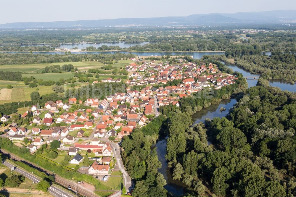 Luftaufnahme Munchhausen - Uferbereiche entlang der Fluß- Mündung der Sauer in Munchhausen in Grand Est, Frankreich