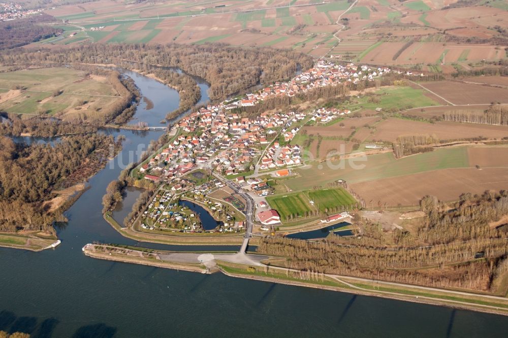 Munchhausen aus der Vogelperspektive: Uferbereiche entlang der Fluß- Mündung der Sauer in Munchhausen in Grand Est, Frankreich