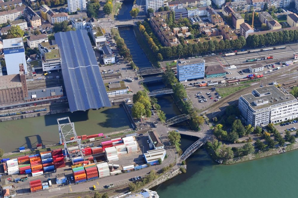 Luftbild Basel - Uferbereiche entlang des Flusses Wiese bei der Mündung in den Rhein im Ortsteil Klybeck in Basel, Schweiz